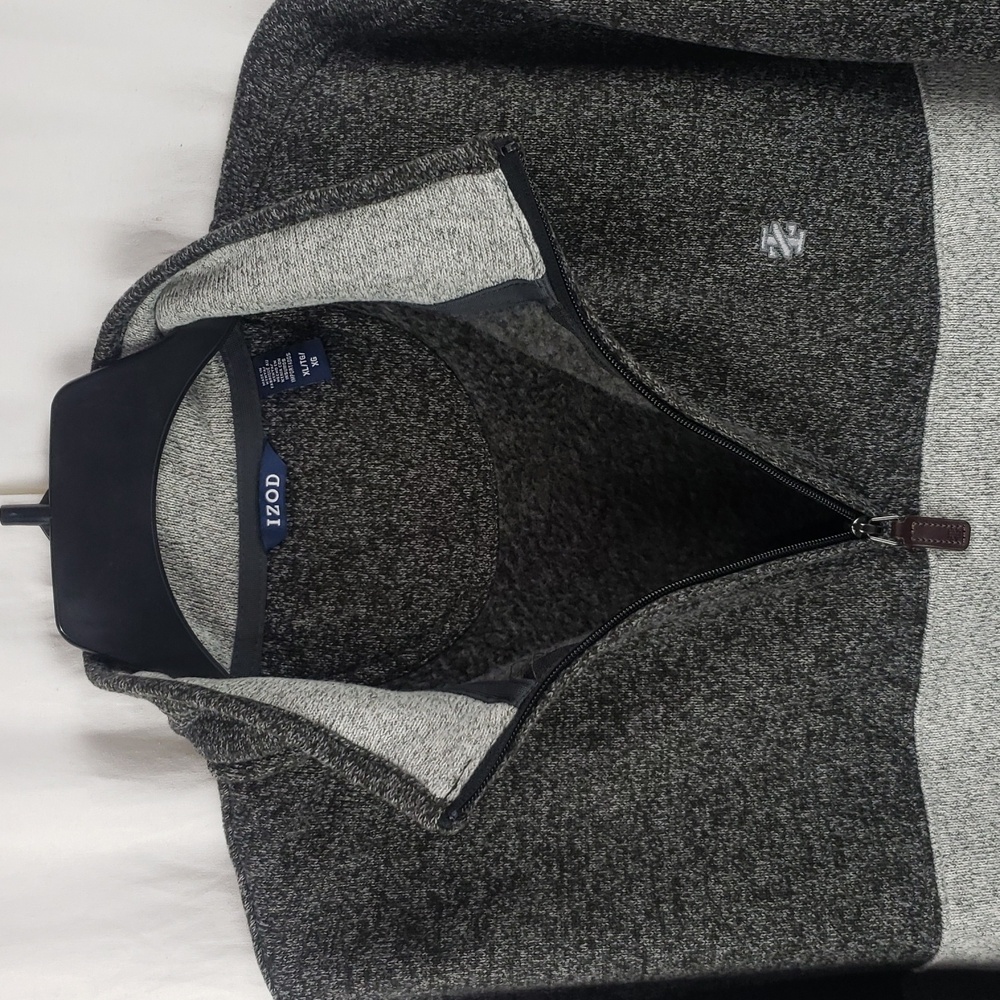 Izod Men's XL Two-Tone Gray Colorblock 1/4 Zip-Up Thermasoft Fleece Sweater - Picture 3 of 11